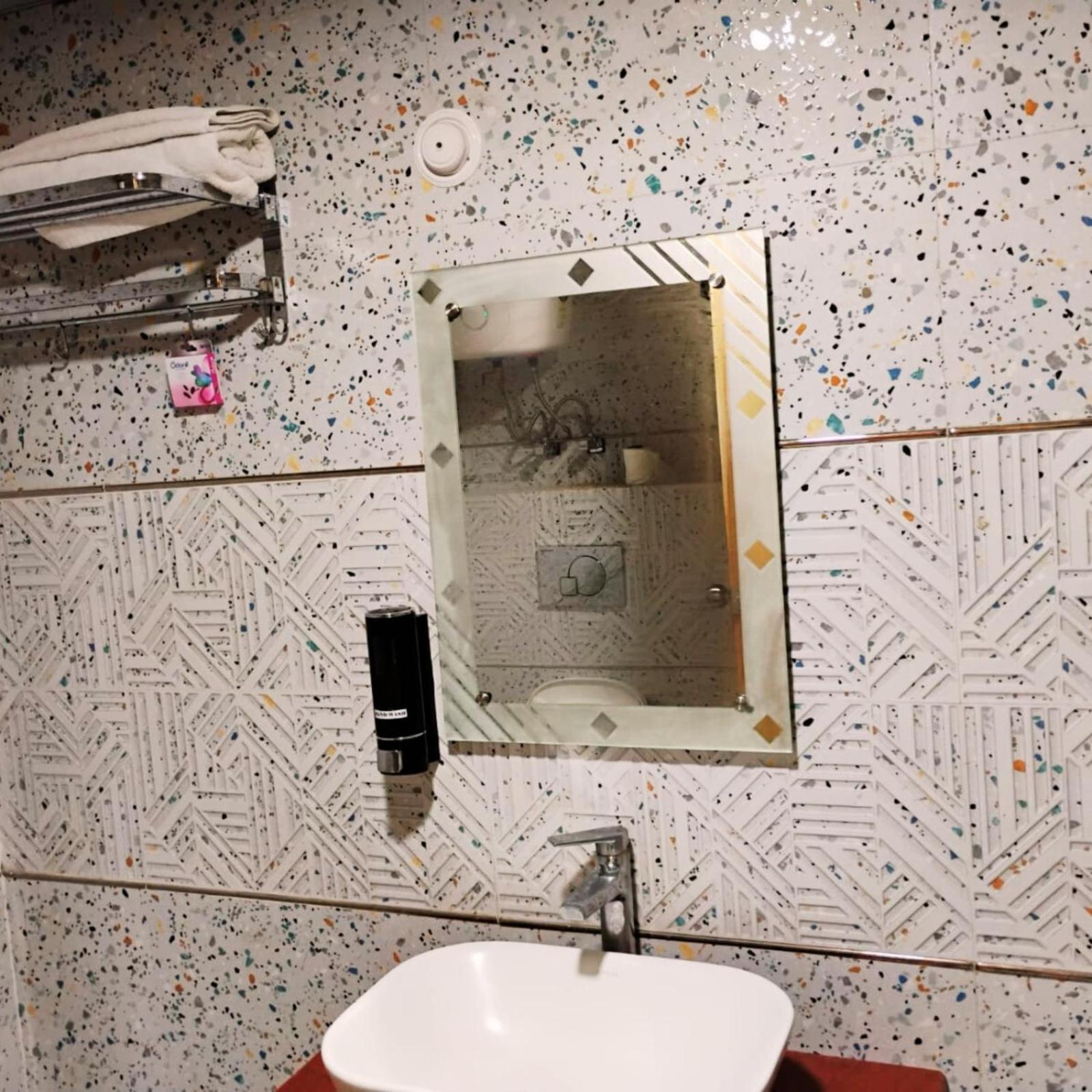 Hotel Lake View Grand Lucknow Extérieur photo