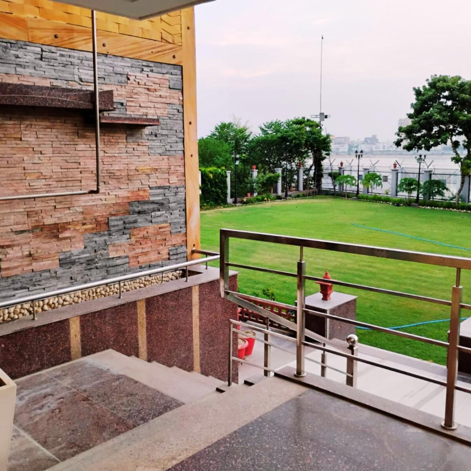 Hotel Lake View Grand Lucknow Extérieur photo