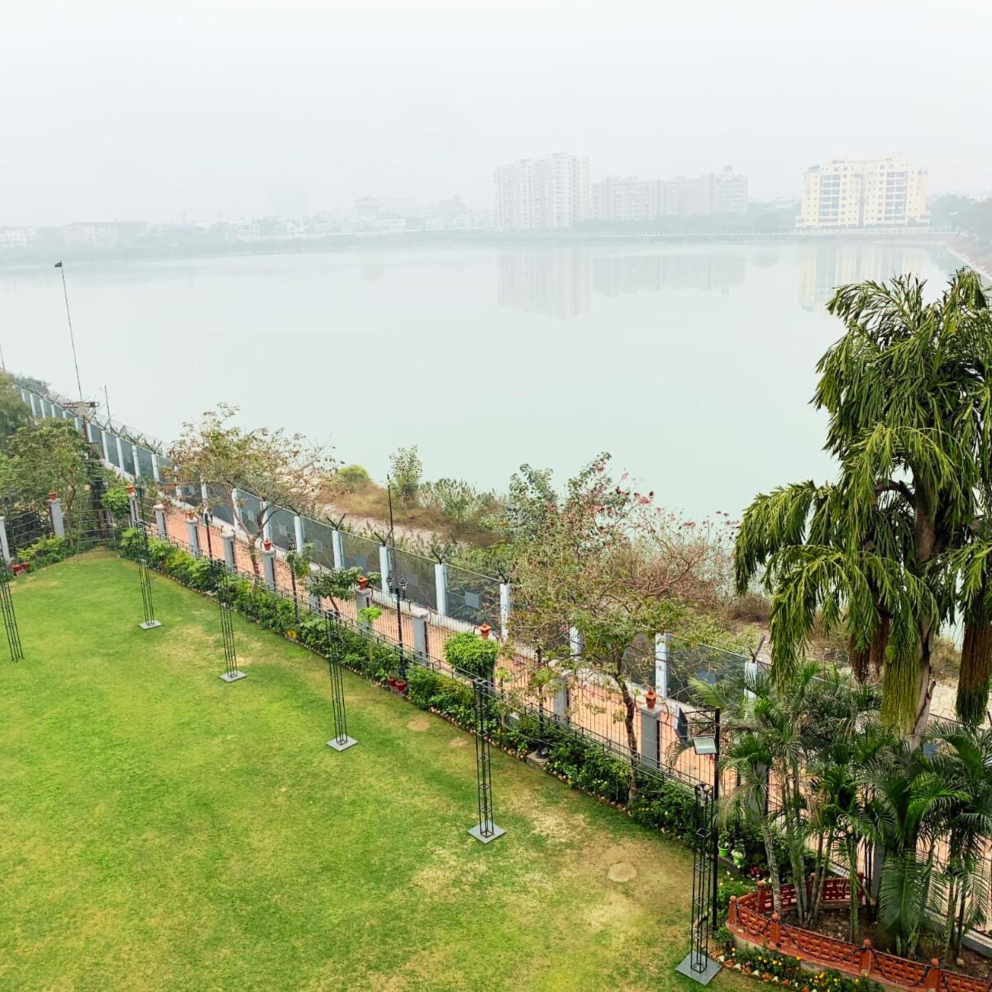 Hotel Lake View Grand Lucknow Extérieur photo