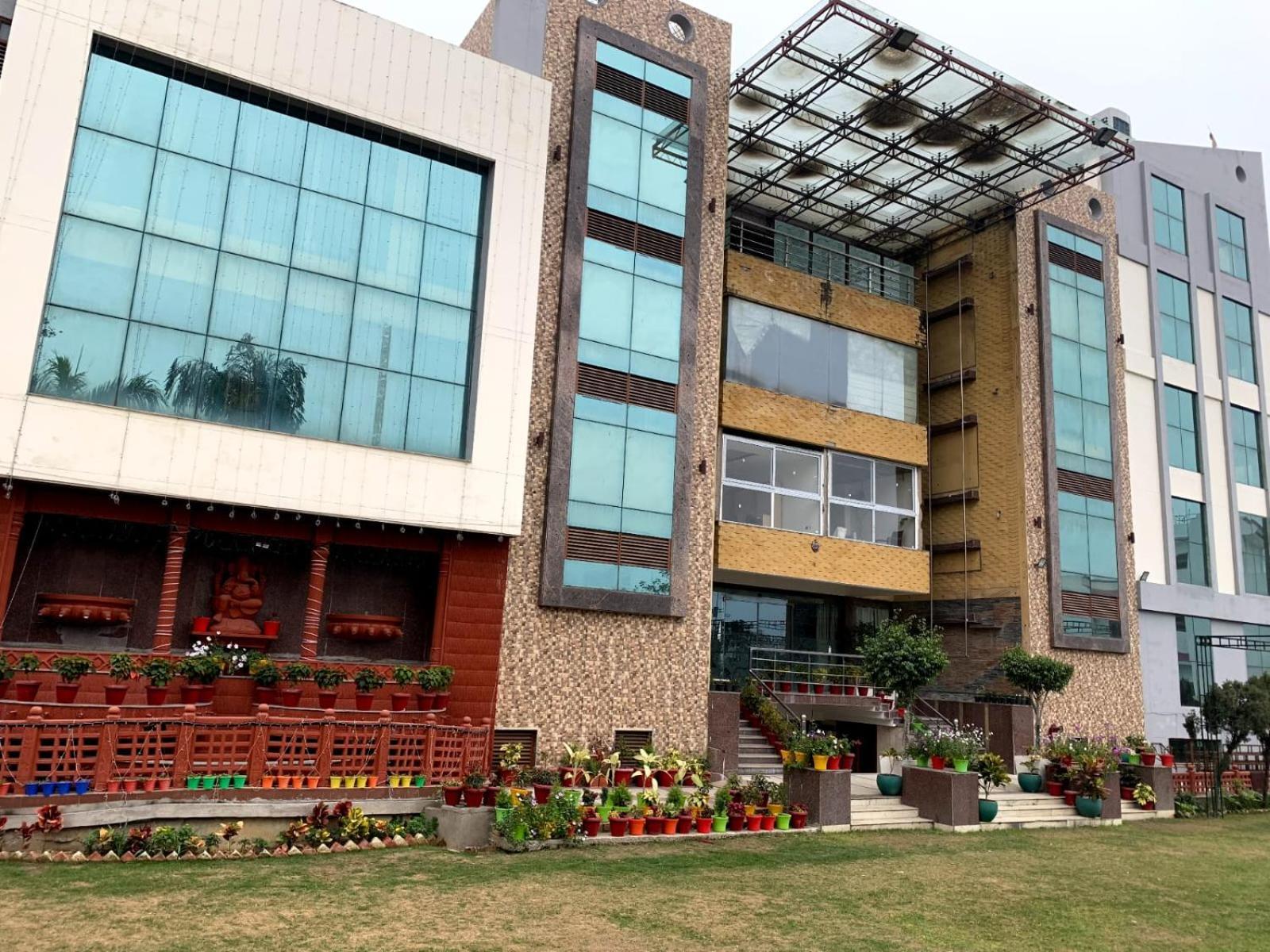 Hotel Lake View Grand Lucknow Extérieur photo