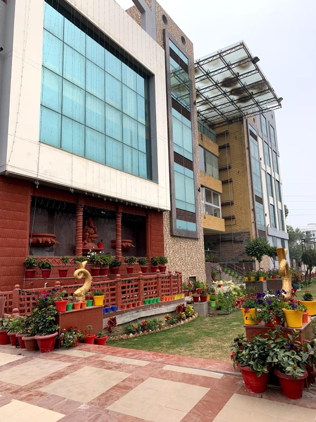 Hotel Lake View Grand Lucknow Extérieur photo